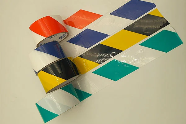 எச்சரிக்கை நாடா: பொது மற்றும் தொழிலாளர் பாதுகாப்பிற்கான முக்கிய காட்சி காவலர்