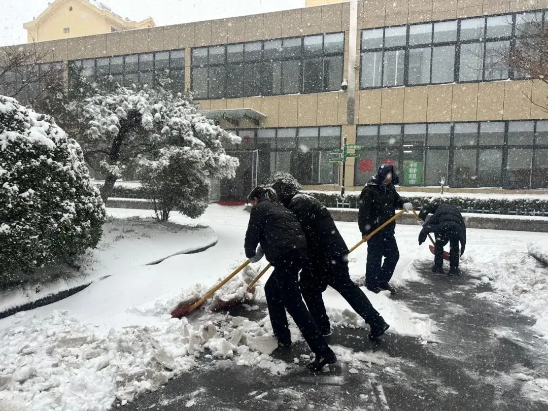 குளிர் அலையில் சூடான மின்னோட்டம்